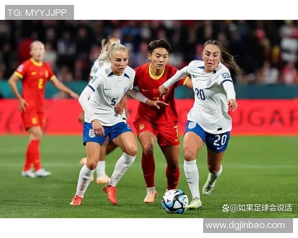 英格兰与中国足球对决激战正酣球迷热情高涨期待精彩瞬间